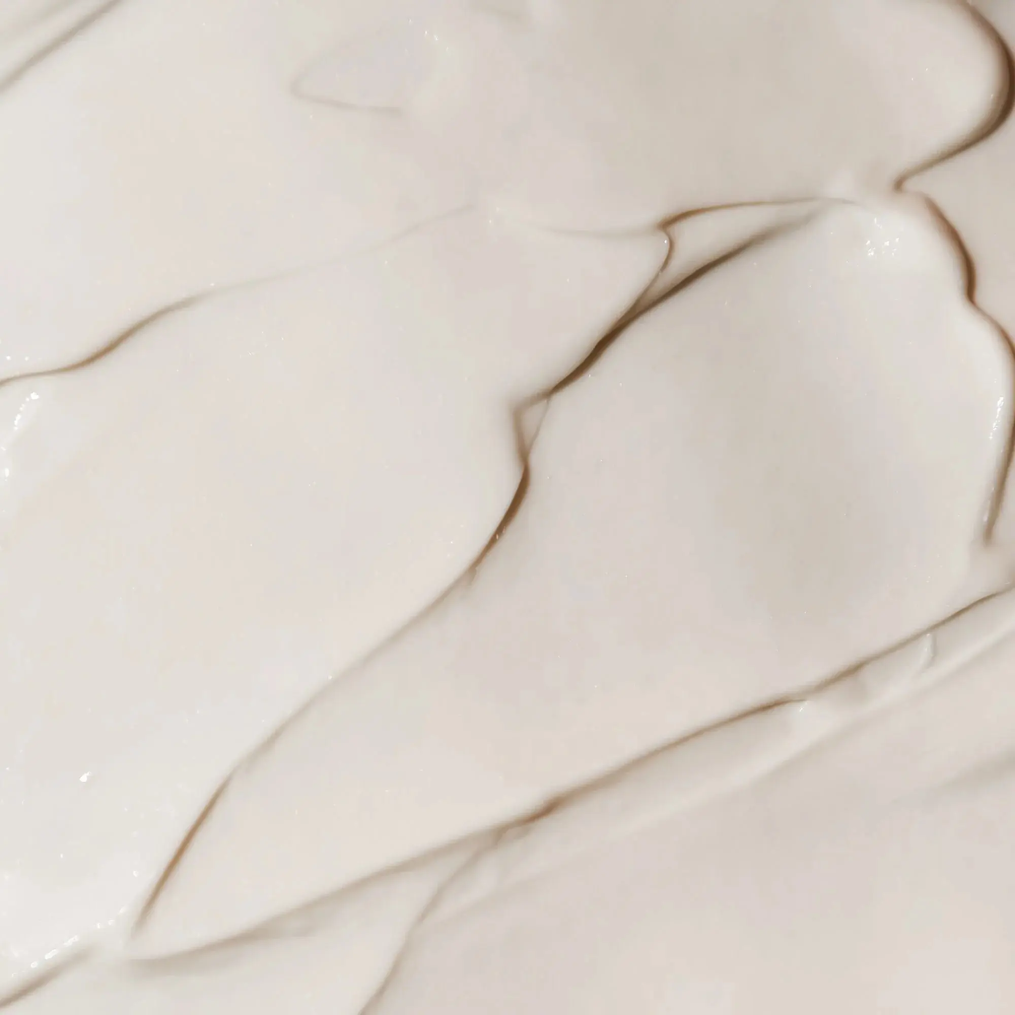 Gradual Tanning Moisturizer - Image 3