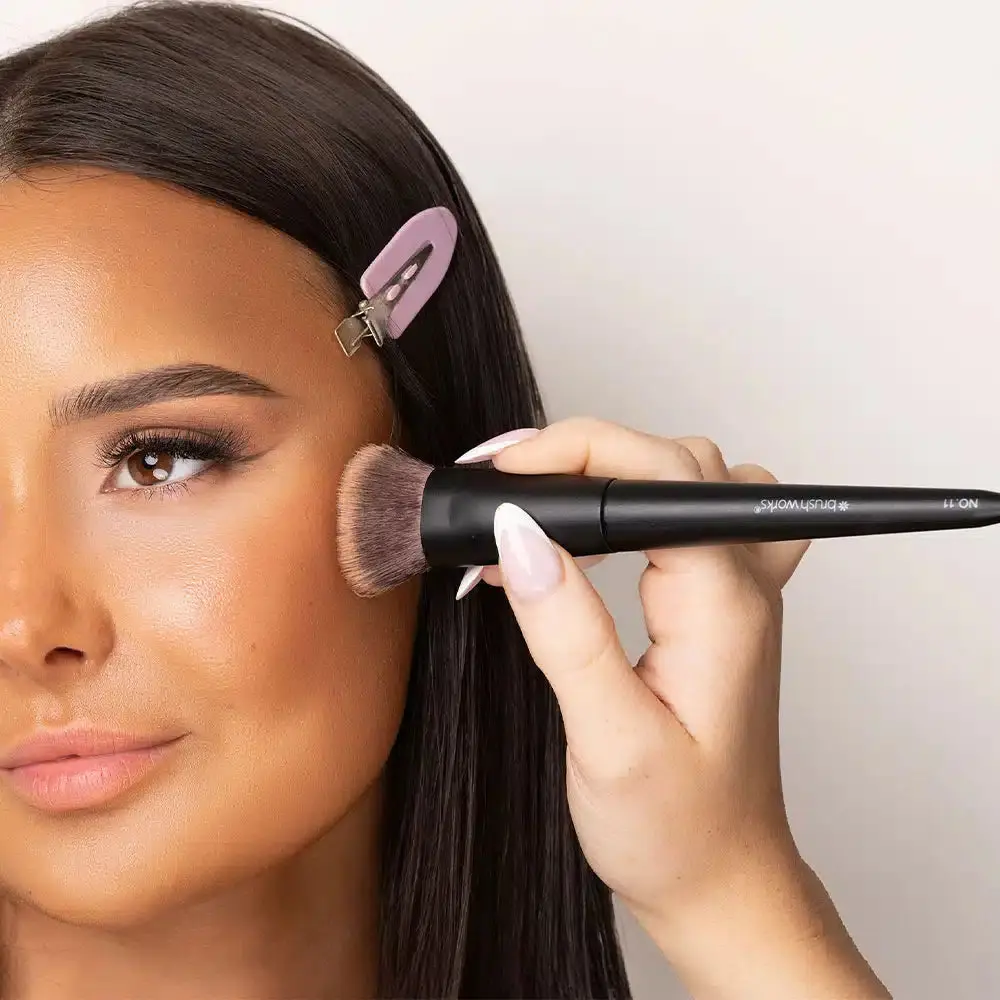 No. 11 Flat Top Contour Brush - Image 3