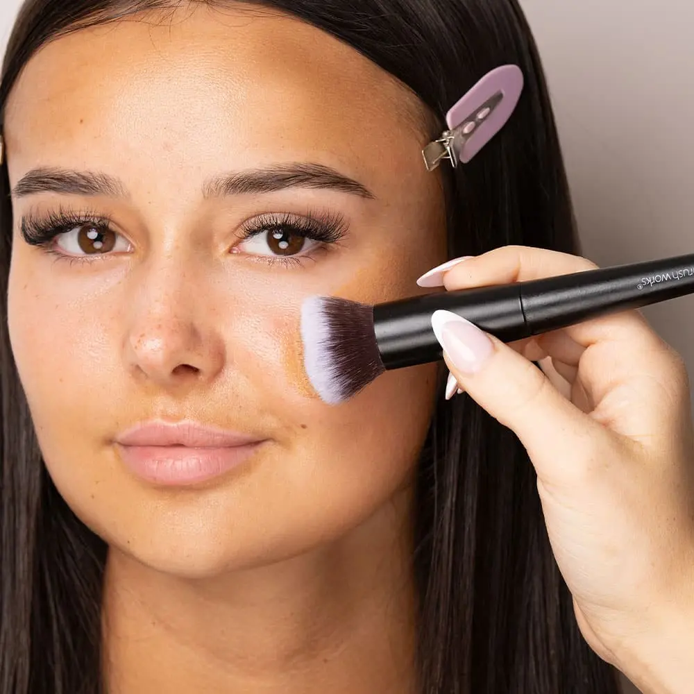 No. 2 Buffing Foundation Brush - Image 3