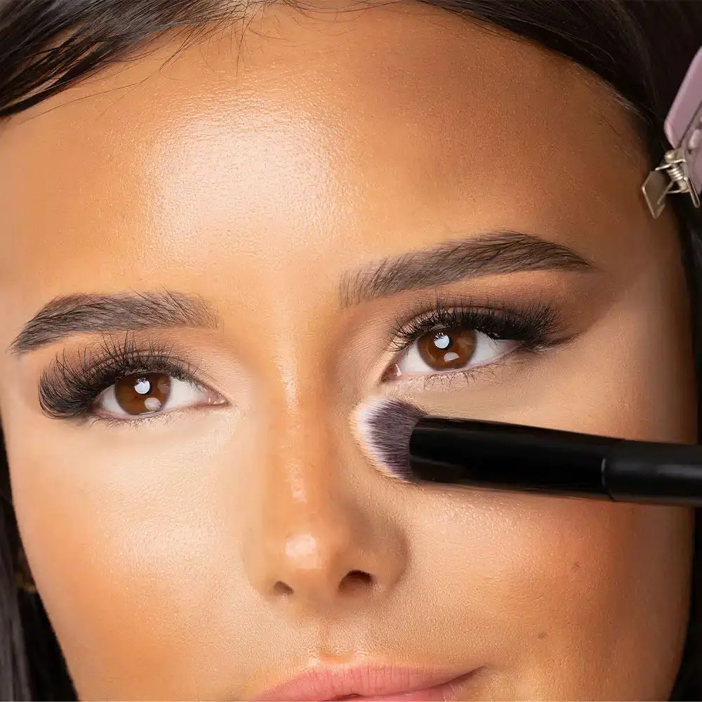 No. 8 Precise Angled Concealer Buffing Brush - Image 2