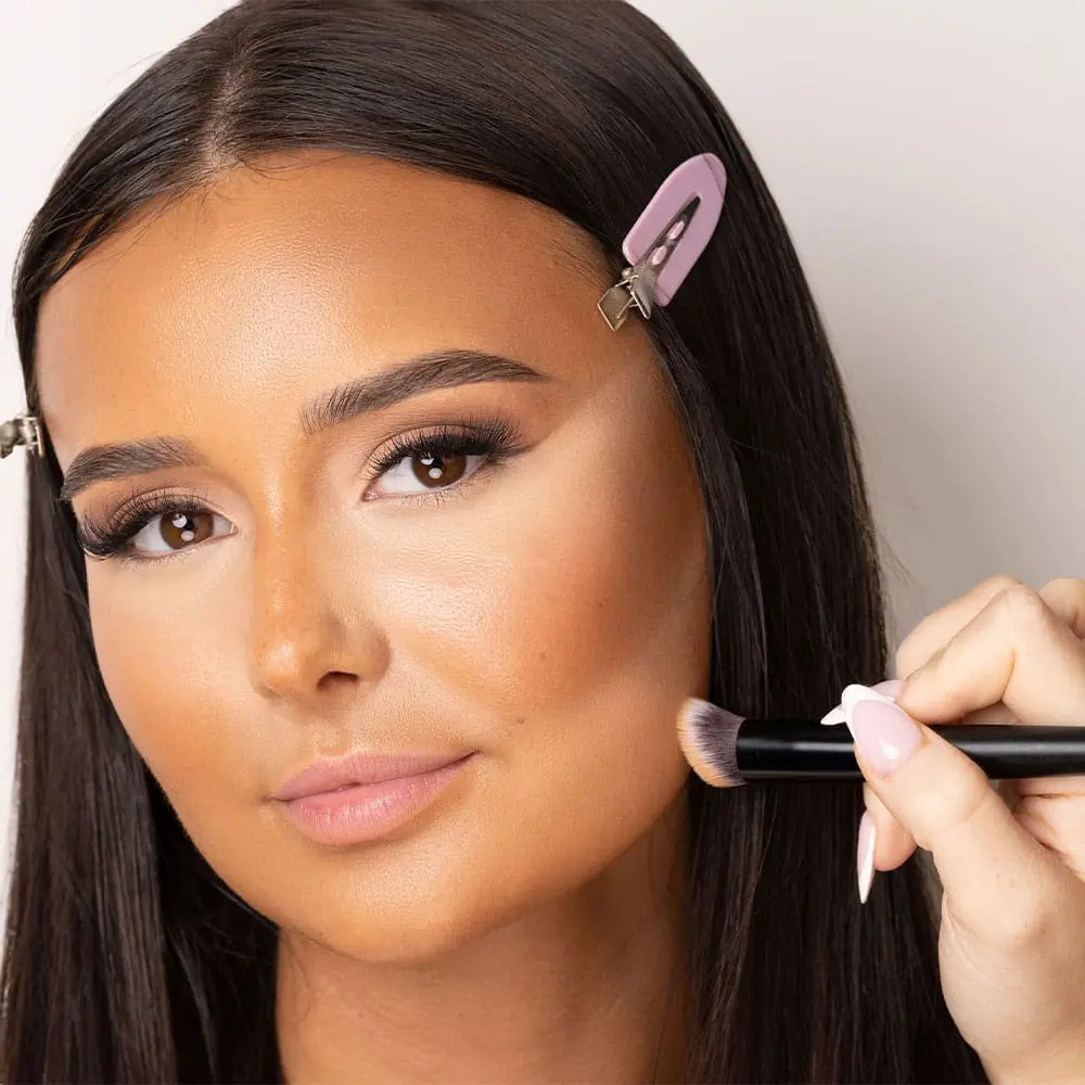 No. 8 Precise Angled Concealer Buffing Brush - Image 3