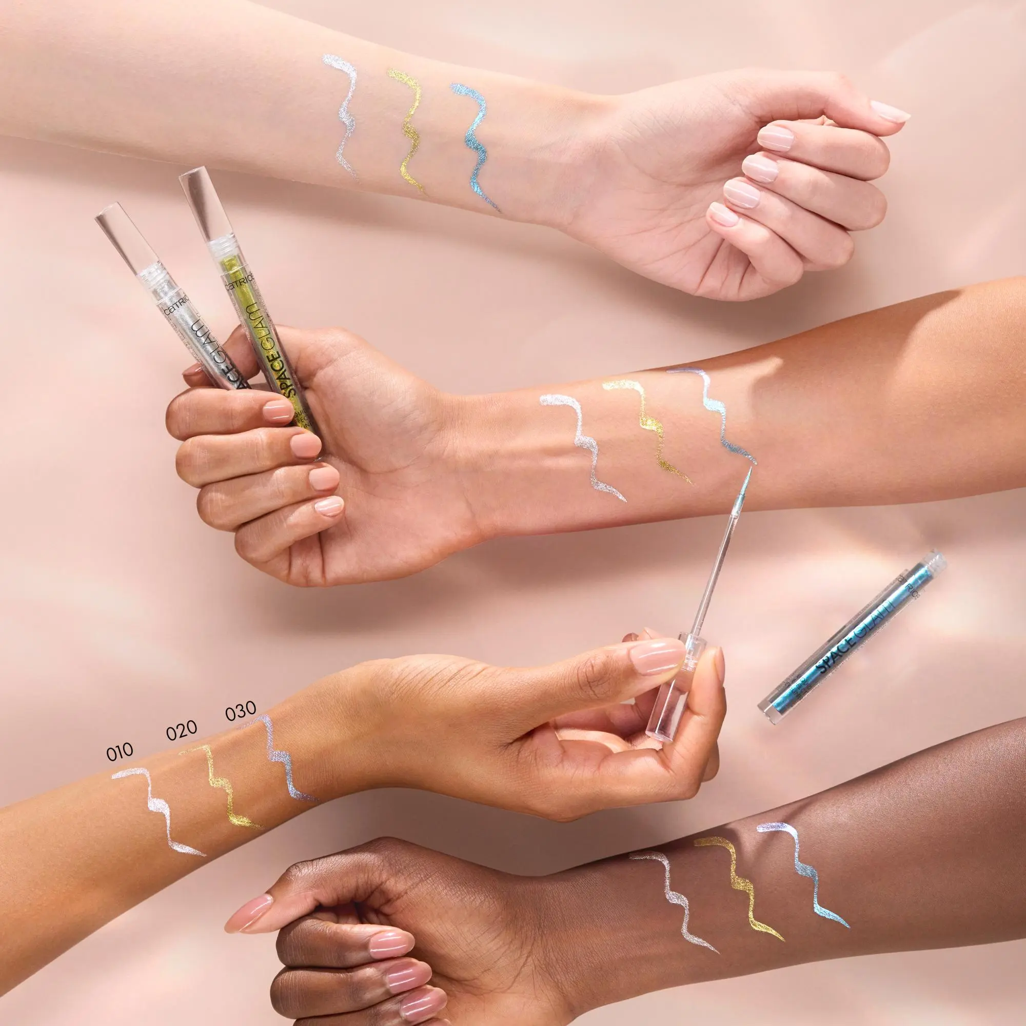 Space Glam Liquid Effect Eyeliner 030 Cosmic Chrome - Image 4