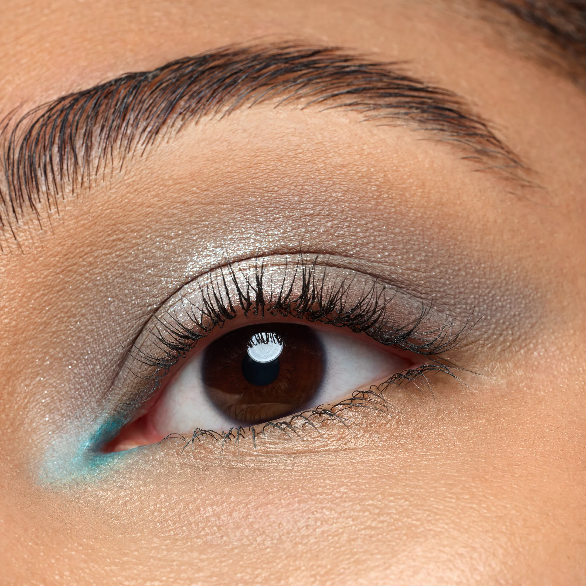 Tiny Treasures Eyeshadow Palette 040 Icy Whisper - Image 4
