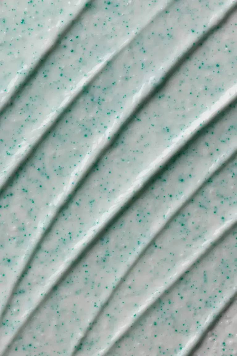 Exfoliant visage et corps Double Glow délicatement parfumé - Image 2